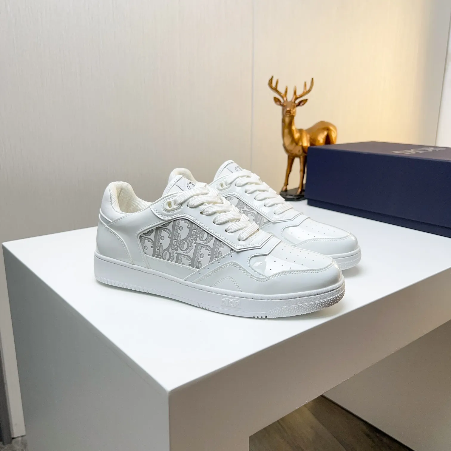Men's Men's Shoes 💰400 [New] 🦩🦩Dior - Low-top sneakers 2025 spring men's collection new arrivals [Celebrate][Celebrate][Celebrate], reinterpret the basketball shoe design and become a classic Dior item [Strong][Strong][Strong], crafted in black and cream white smooth cowhide with beige suede, leather display on the side The CD logo, tongue, sole and back side are decorated with various distinctive details to enhance the style[666][666], while eyelet details, topstitching and rubber panels highlight the dynamic charm of its athletic style[strong][strong][strong]. It has a two-color rubber sole, which can be matched with various clothing to create a refined look. Size: 38 to 44 (45 can be customized